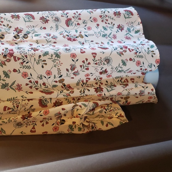 Maurices Cream Floral Print Sheer Blouse Women's Size M - NWT - Picture 3 of 8